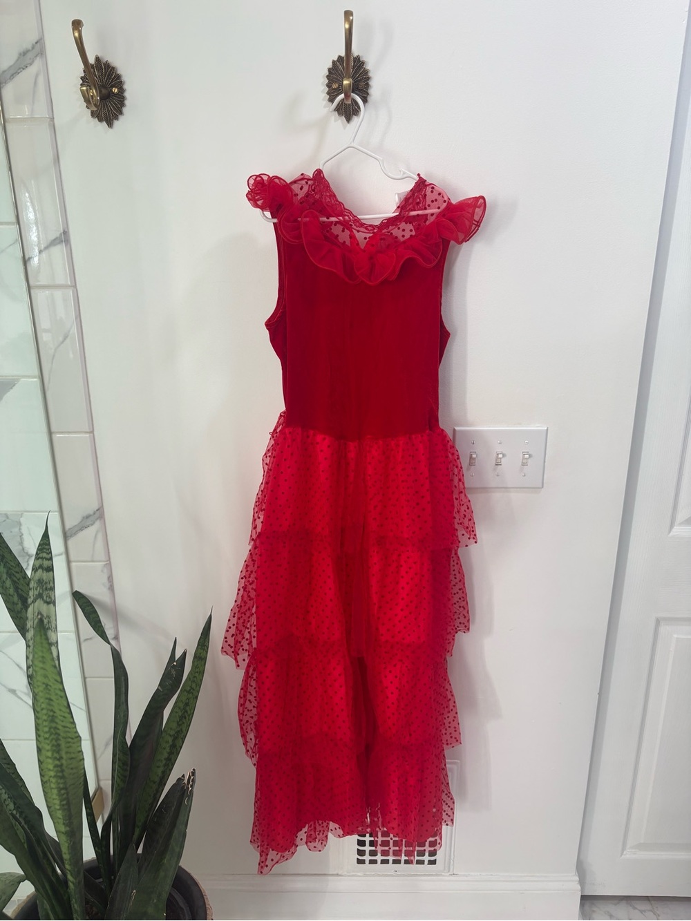 Spirit Lydia Deetz Costume with Veil, Wig and flower bouquet